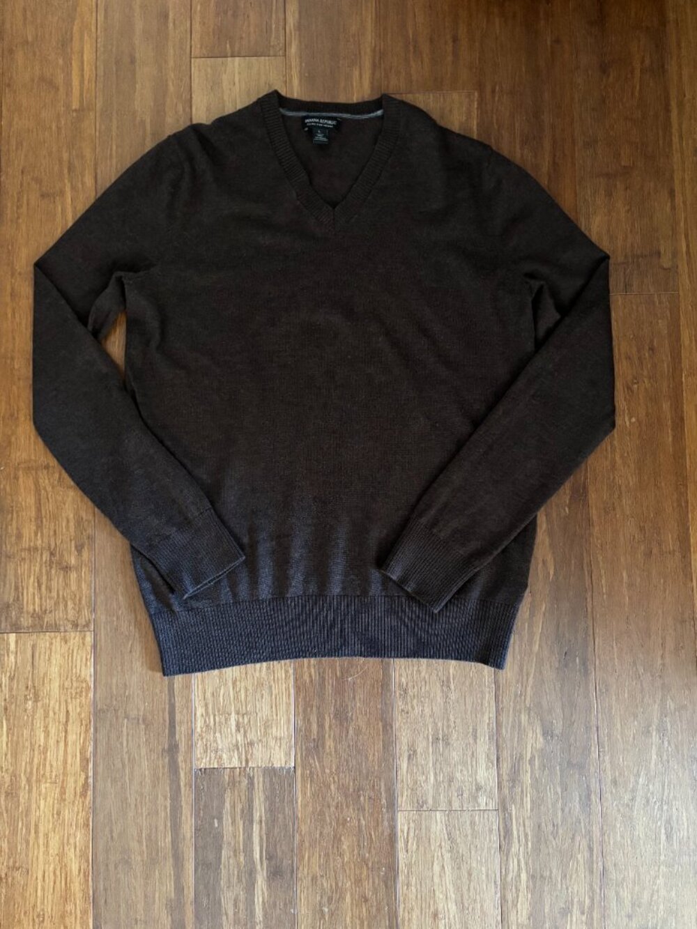 Banana Republic Men’s 100% Merino Wool V-Neck Brown Sweater L
